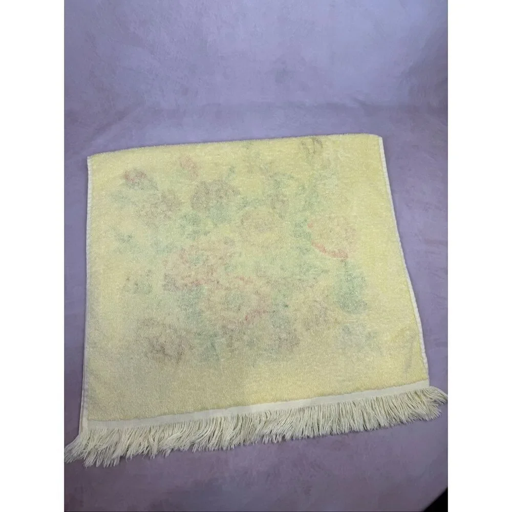 Vintage Flower Power Bath Towel 1970s Yellow 21x40”